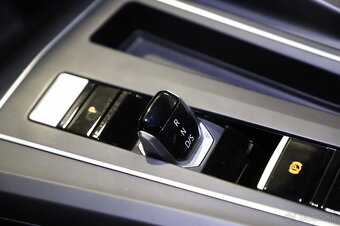 Volkswagen Golf 8 Variant 2.0 TDI 110kW DSG automat - 16