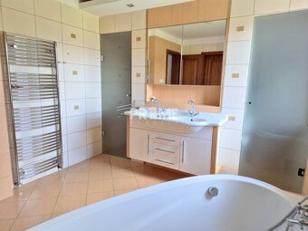 MODERRNÝ 4i RD, ZÁHRADA (600 m2), TERASA, PARKING, ulica Nov - 16