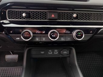 Honda CIVIC 2.0 e:HEV Elegance - 16
