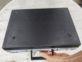 starý kufríkový diktafón - 16