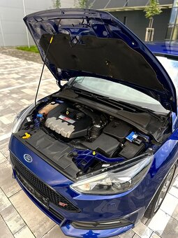 Ford Focus 2.0 ST - 16