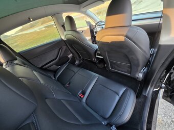 Tesla Model Y Long Range AWD Dual Motor 09/2022 - 16