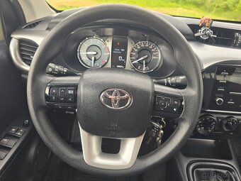 Toyota Hilux DC 2.4 I D-4D Live 4x4 - 16