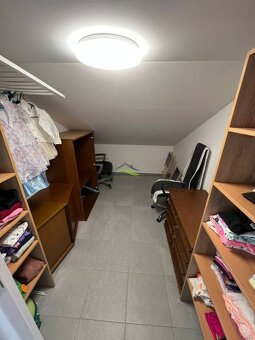 Elegantný dom v Benkovciach: Priestor, svetlo a štýl pre vaš - 16