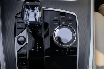 BMW X5 xDrive30d 210 kW (2021) - 16