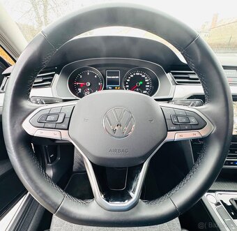 VVW Passat Variant 2.0 TDi DSG Business 2023 110kW NAVI,LED - 16