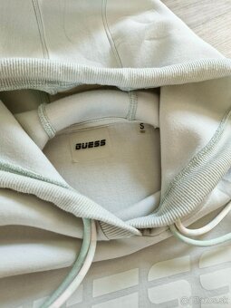 Guess biela a svetlo zelena logovana teplakova suprava dres - 16