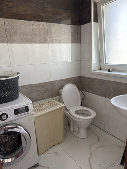 Znížená cena:  prerobený 5 + 1 izbový rodinný dom s priestra - 16