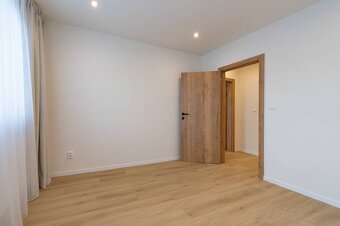 NA PREDAJ,3- IZB.BYT,KOMPLETNÁ REKONŠTRUKCIA,UL. SOKOLOVSKÁ, - 16