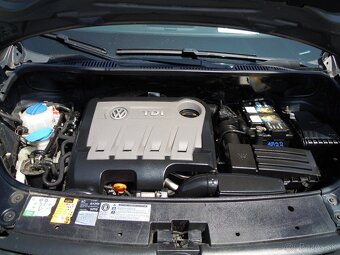Volkswagen Touran 1.6TDi 7 MÍST-SERVIS-VSTŘIKY - 16