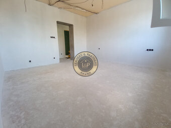 Rezervované Na predaj 5-izbový  rodinný dom v obci Košolná - 16