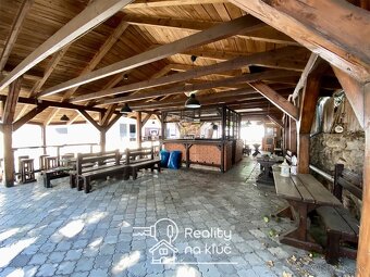 Na prenájom obchodný priestor s terasou v centre mesta NZ - 16