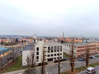 Na predaj priestranný a slnečný 2,5-izbový byt na Novohradsk - 16