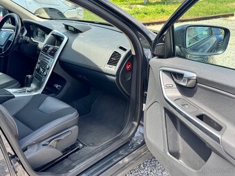 Volvo XC60 2.4D Momentum Geartronic - 16