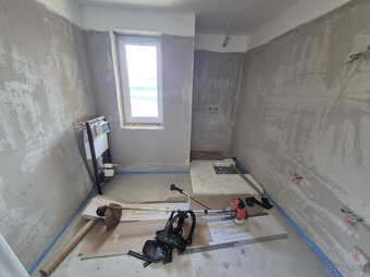 Na predaj je moderný novopostavený rodinný dom vo fáze holod - 16