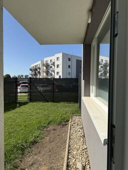 Nové zariadené 1iz., 2izb., 3izb. priestory s predzáhradkami - 16