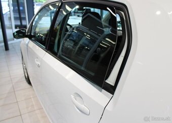 Volkswagen Up DPH / Výhřev / Camera / LaneAs benzín manuál - 16