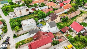 Moderný a priestraný 4-izbový dom (114 m2) na pozemku... - 16