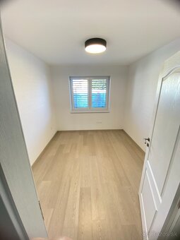 NA PREDAJ: 5-izbový rodinný bungalov 4 km od Senca - 16