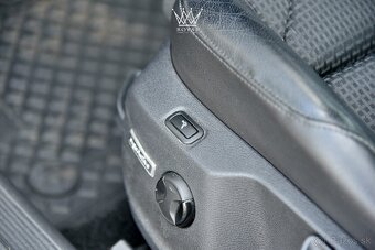 Volkswagen Golf Variant 2.0TDI Highline WEBASTO Keyless - 16