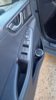 Hyundai Ioniq 1.6 PHEV - 16