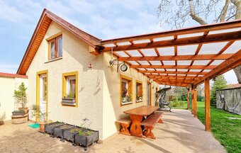 Dvojgeneračný podpivničený dom,zimná záhrada, 2x garáž,Rajka - 16