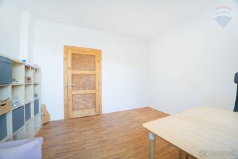 Zrekonštruovaný 5 izbový Rodinný dom s garážou a záhradou - 16