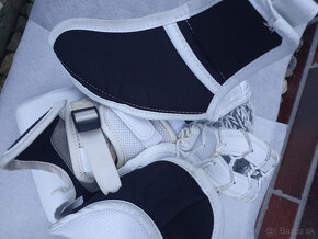 VAUGHN Velocity V9 Carbon Pro lapacka vyrazacka. Betony VE8 - 16