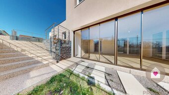 6 IZBOVÝ RD S DVOJGARÁŽOU A BAZÉNOM - ÚP 240 m2, POZEMOK 105 - 16
