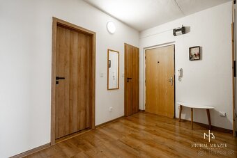na predaj kompletne zariadený, moderný 3-izbový byt v blízko - 16