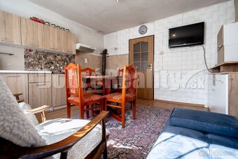 REZERVOVANÝ: Rodinný dom na rekonštrukciu, 147 m2, Beňuš, ok - 16