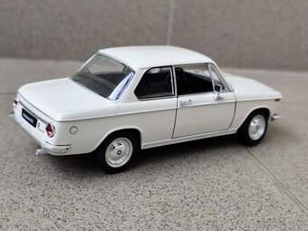 Predám BMW 2002 ti - NOVÝ, KOVOVÝ MODEL ( OTVÁRATEĽNÉ DVERE - 16