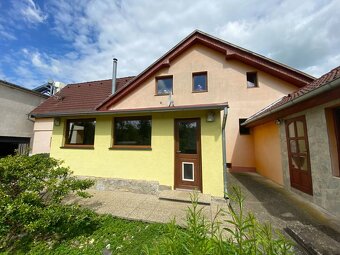 7 izbový rodinný dom s garážou,pozemok 730 m2 v obci Slatina - 16