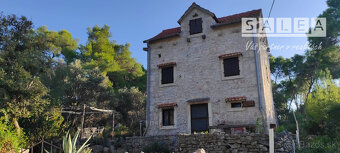 CHORVÁTSKO, OSTROV BRAČ - KAMENNÝ DOM ZO 16. STOROČIA, ZÁTOK - 16