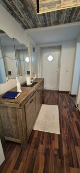 Predaj: Pekný rodinný dom s veľkým pozemkom Hlboké nad Váhom - 16