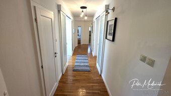 Na predaj moderný zariadený bungalov s bazénom v obci Komjat - 16