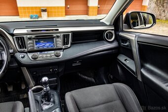 Toyota RAV4 2,2D 110kW 4x4 (nová STK, ťažné, kamera,keyless) - 16