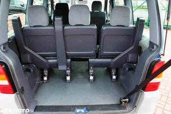 Auto pre vozičkárov s rampou s ručným ovládaním - 16