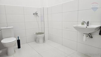 Obchodno-administratívne priestory na prenájom, Farská 10, N - 16