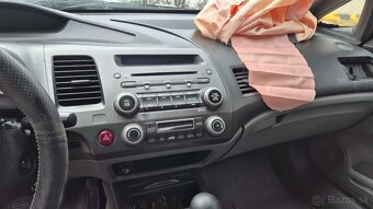 Honda Civic 1,8i - 16