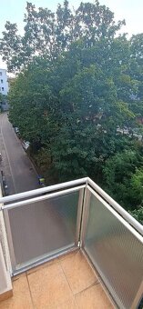 Na predaj elegantný a priestranný 3-izbový byt s dvomi balkó - 16