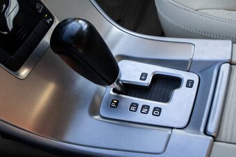 Volvo XC60 2.4D Momentum, 120kW (2011) - 16