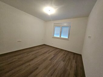 Novostavba RD s bazénom v Chorvátsku. - 16