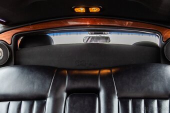 LINCOLN TOWN CAR LIMOUSINE - 16