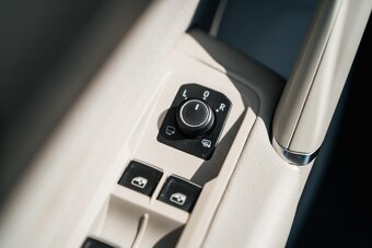 Volkswagen Touran 2.0 TDI DSG Comfortline - 16