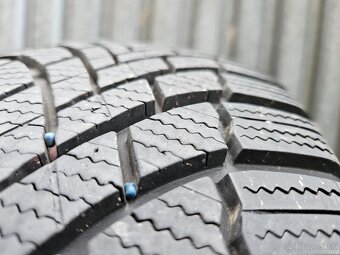 Zimné pneumatiky Bridgestone - 215/65 r17 - 16