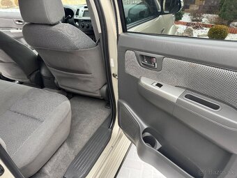 Toyota hilux REZERVOVANÉ - 16