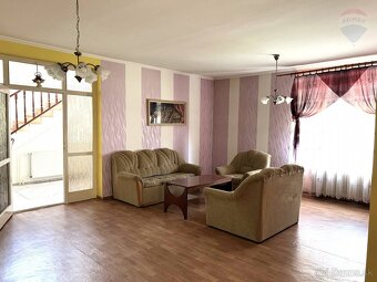 Na predaj: Priestranný rodinný dom s dvoma bytovými jednotka - 16