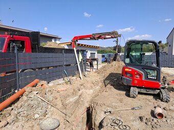 Nákladná preprava sklápač kontajner s hydraulickou rukou - 16