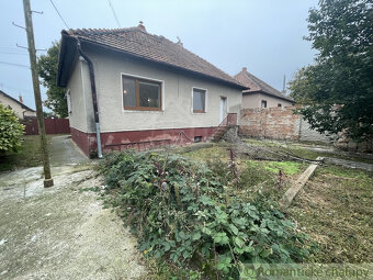 Trojizbový rodinný dom v kľudnej časti mesta Šurany - 16